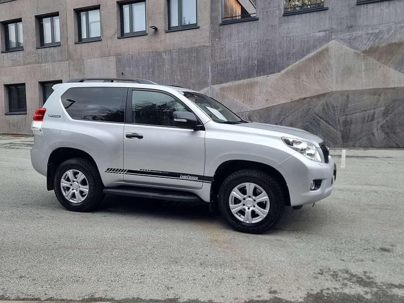 Silber Gebraucht 2010 Toyota Land Cruiser City SUV | € 37.500 - Bild 1/4