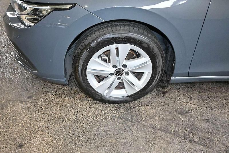 Gebraucht VW Golf VIII Life 110 PS (80 kW) 2024 Grau Limousine