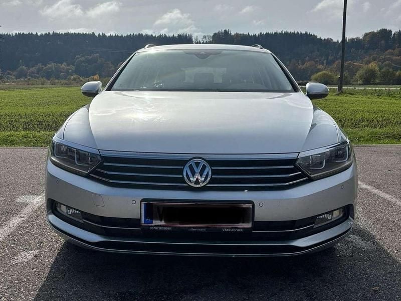 Silber Gebraucht 2018 VW Passat Comfortline Kombi | € 14.500 (Fairer Preis) - Bild 1/4