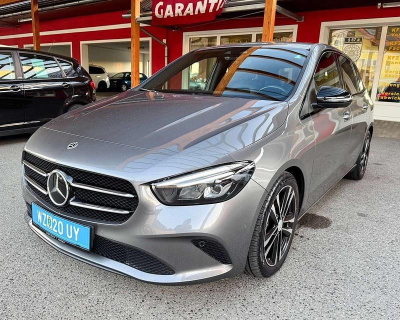 Grau Gebraucht 2020 Mercedes B200 Van / Kleinbus | € 24.990 (Fairer Preis) - Bild 1/4