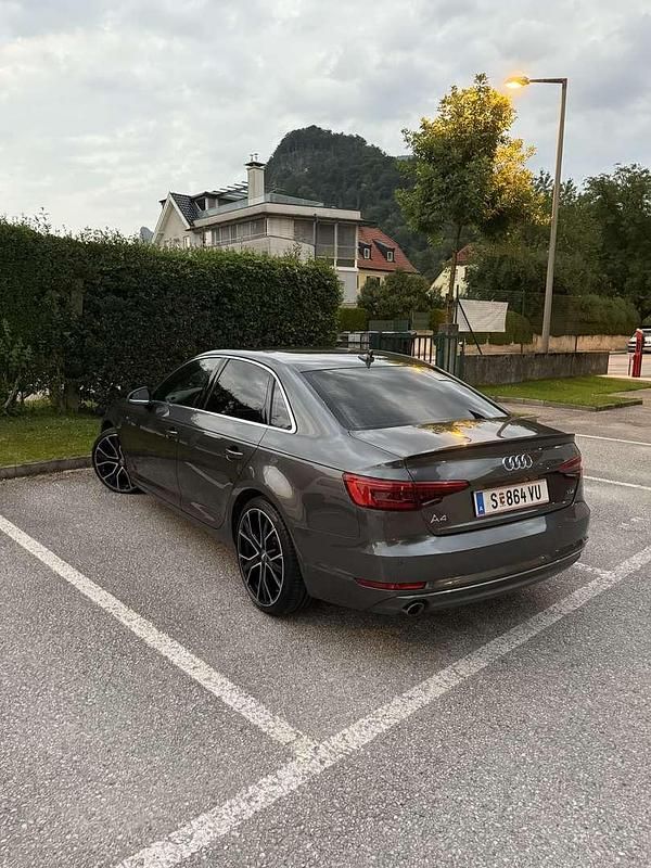 Gebraucht Audi A4 Sport 150 PS (110 kW) 2016 Grau Limousine