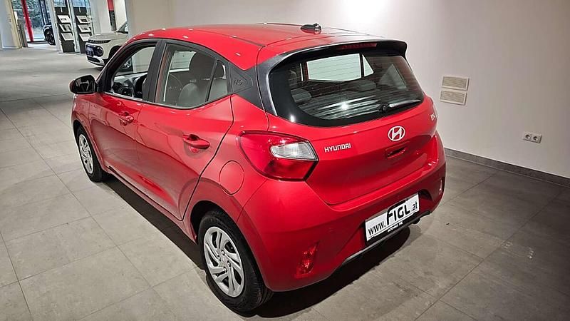 Neu Hyundai i10 63 PS (46 kW) 2025 Rot Kleinwagen