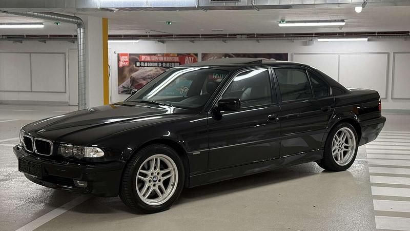 Schwarz Gebraucht 2000 BMW 740 M Sport Limousine | € 24.500 - Bild 1/4