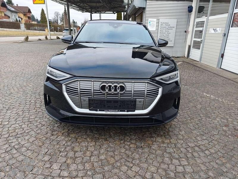 Gebraucht Audi e-tron Basis 300 kW (408 PS) 2019 Schwarz SUV