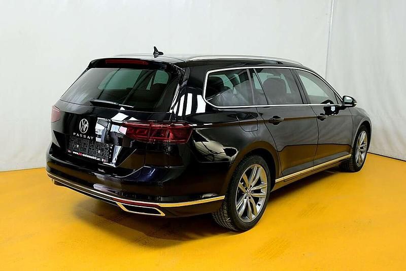 Gebraucht VW Passat Elegance 150 PS (110 kW) 2022 Schwarz Kombi