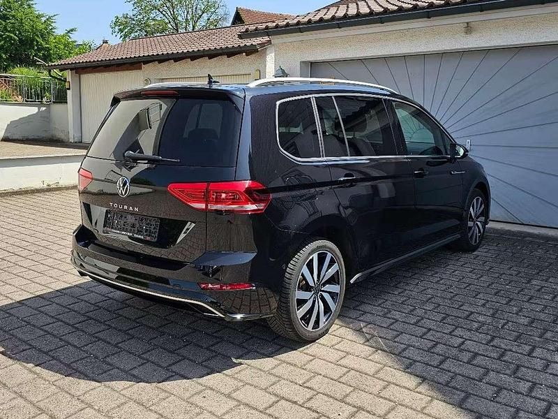 Gebraucht VW Touran Highline 150 PS (110 kW) 2023 Schwarz Van / Kleinbus