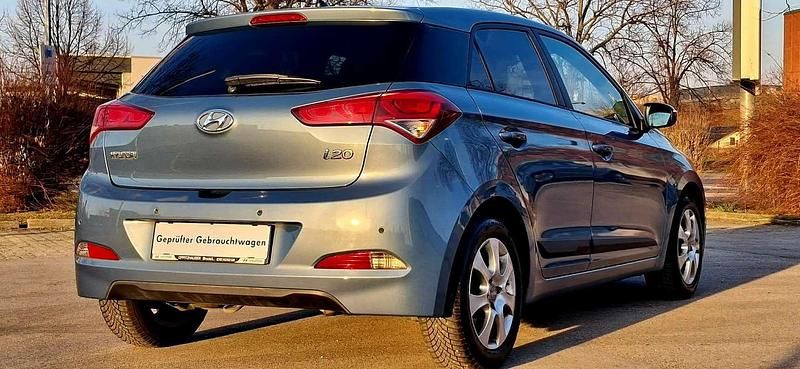 Gebraucht Hyundai i20 GO! 83 PS (61 kW) 2017 Blau Limousine