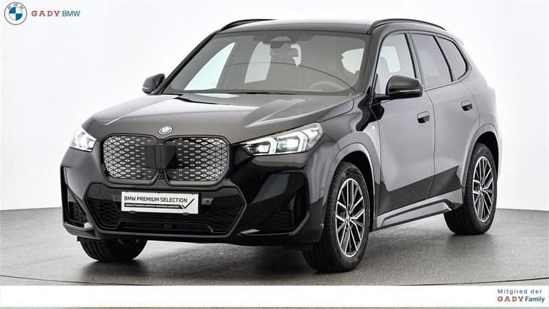 Schwarz Gebraucht 2024 BMW iX1 Shadowline SUV | € 42.490 (Superpreis) - Bild 1/4