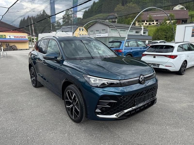 Gebraucht VW Tiguan Sport 204 PS (150 kW) 2025 Dunkelblau  metallic SUV