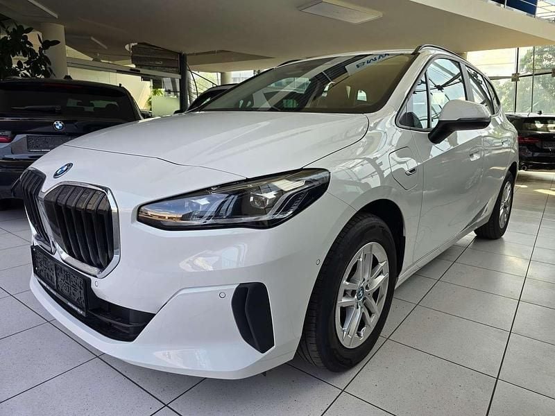 Weiß Gebraucht 2023 BMW 225 Shadowline Van / Kleinbus | € 32.900 - Bild 1/3