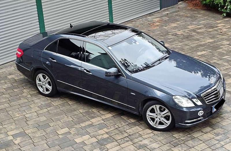 Grau Gebraucht 2011 Mercedes E350 Limousine | € 15.500 (Fairer Preis) - Bild 1/4