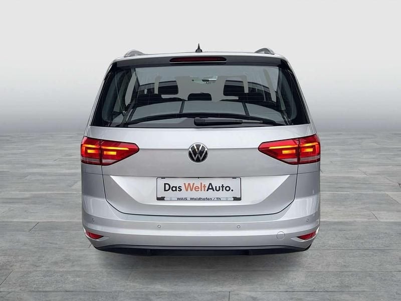 Gebraucht VW Touran 122 PS (89 kW) 2022 Silber Van / Kleinbus