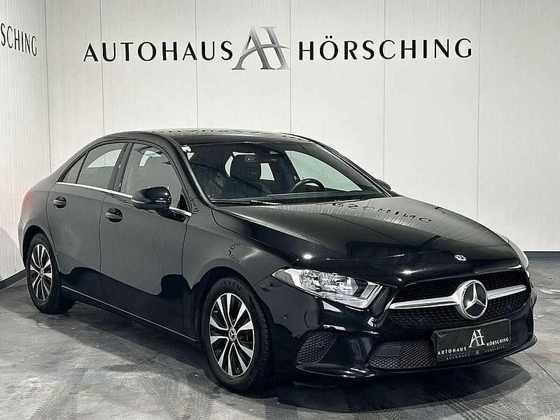 Gebraucht Mercedes A180 116 PS (85 kW) 2020 Schwarz Limousine