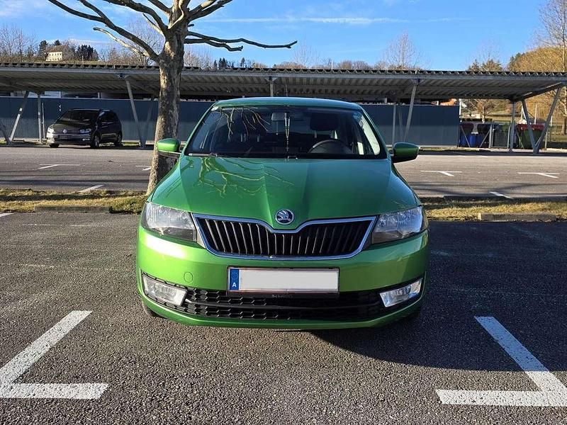Gebraucht Skoda Rapid Ambition 105 PS (77 kW) 2013 Grün Kleinwagen