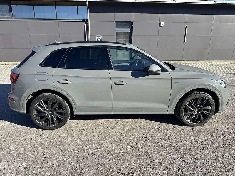 Grau Gebraucht 2020 Audi Q5 Sport SUV | € 38.500 (Teuer) - Bild 1/4