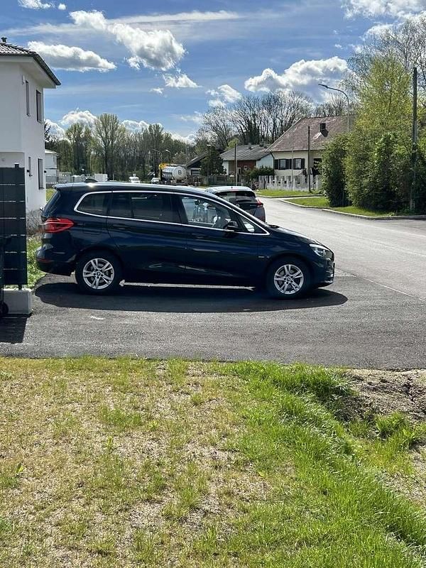 Blau Gebraucht 2018 BMW 216 Luxury Line Kombi | € 10.900 - Bild 1/4