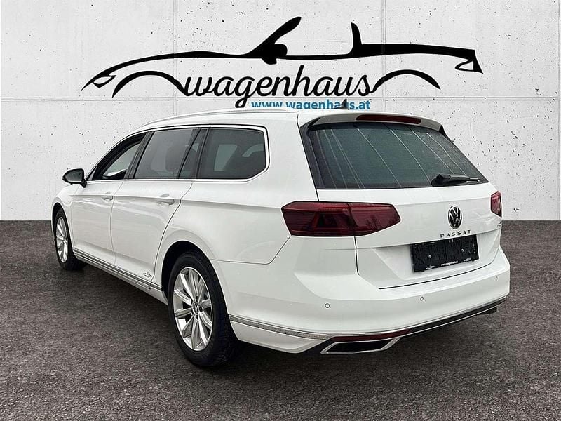 Gebraucht VW Passat Elegance 150 PS (110 kW) 2021 Weiß Kombi