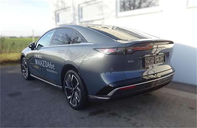 Neu Mazda 6e Takumi-Line 189 kW (258 PS) 2025 Grau Limousine