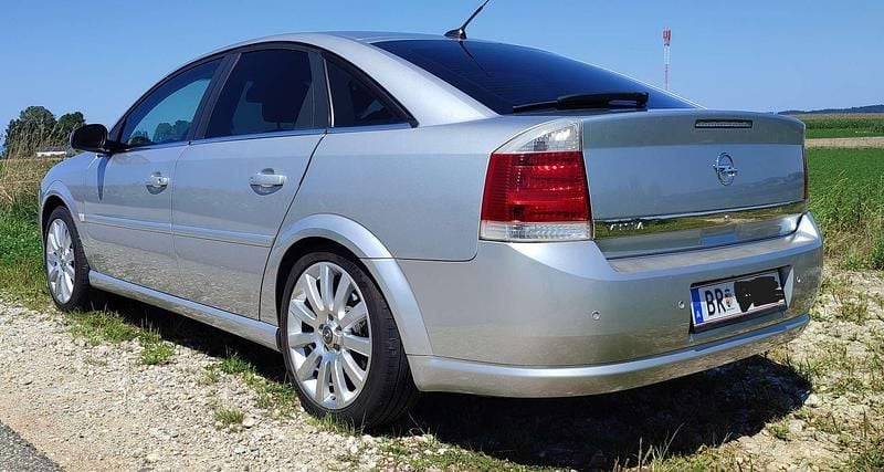 Gebraucht Opel Vectra Style 250 PS (183 kW) 2007 Silber Limousine
