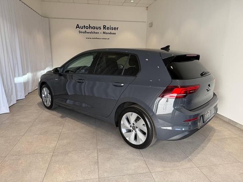 Neu VW Golf VIII 115 PS (84 kW) 2026 Mittelgrau  metallic