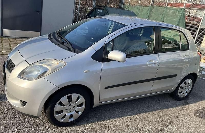 Gebraucht Toyota Yaris 87 PS (63 kW) 2007 Silber Kleinwagen