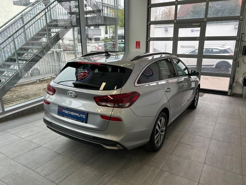 Gebraucht Hyundai i30 GO! 97 PS (71 kW) 2023 Shimmering silver Kombi