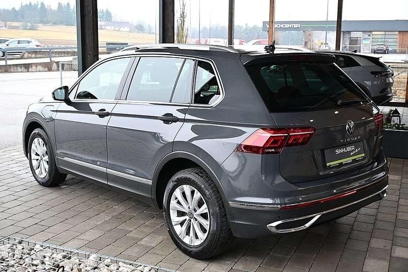 Gebraucht VW Tiguan Elegance 150 PS (110 kW) 2022 Grau SUV