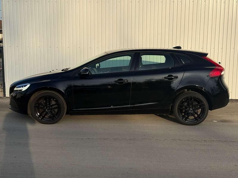 Gebraucht Volvo V40 Linje Svart 122 PS (89 kW) 2019 Schwarz Limousine