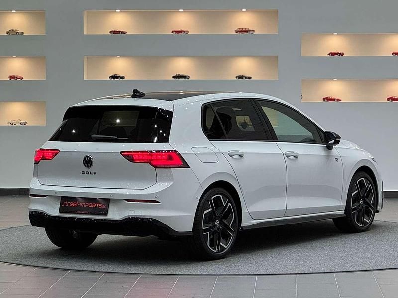 Gebraucht VW Golf VIII R-line 150 PS (110 kW) 2025 Weiß Kleinwagen