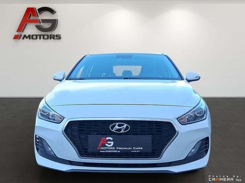 Gebraucht Hyundai i30 101 PS (74 kW) 2019 Weiß Limousine