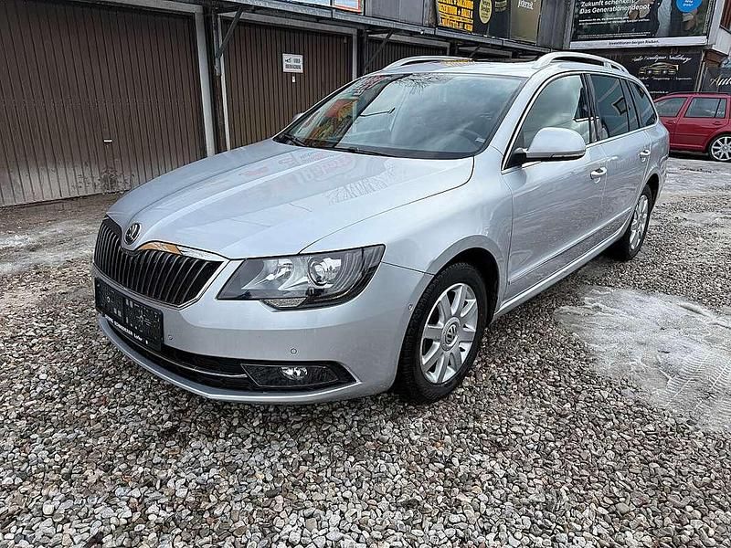 Gebraucht Skoda Superb Elegance 170 PS (125 kW) 2014 Grau Kombi