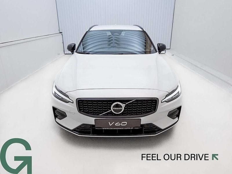 Gebraucht Volvo V60 Plus 197 PS (144 kW) 2023 Weiß Kombi