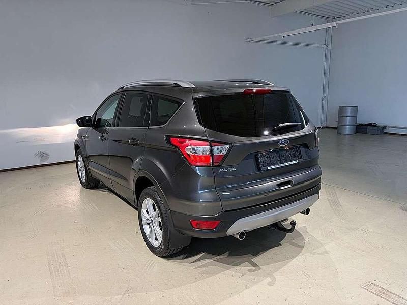 Gebraucht Ford Kuga Titanium 150 PS (110 kW) 2017 Grau SUV