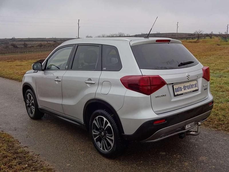 Gebraucht Suzuki Vitara 102 PS (75 kW) 2022 Silber SUV