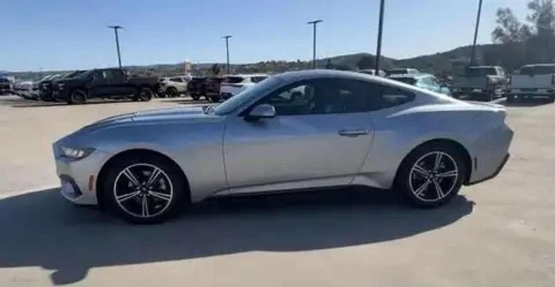 Gebraucht Ford Mustang 318 PS (233 kW) 2025 Silber Coupé