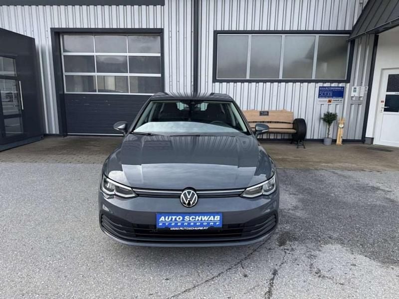 Gebraucht VW Golf Life 116 PS (85 kW) 2022 Grau Limousine