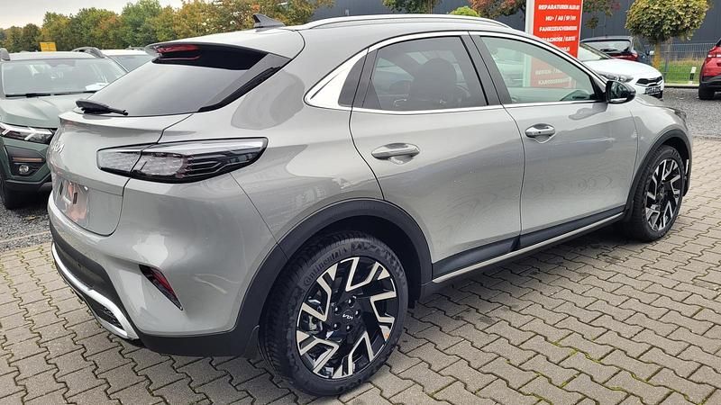 Neu Kia XCeed 179 PS (131 kW) 2025 Grau SUV