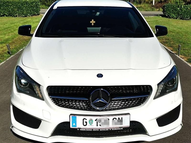 Weiß Gebraucht 2016 Mercedes CLA180 Limousine | € 17.600 (Teuer) - Bild 1/4