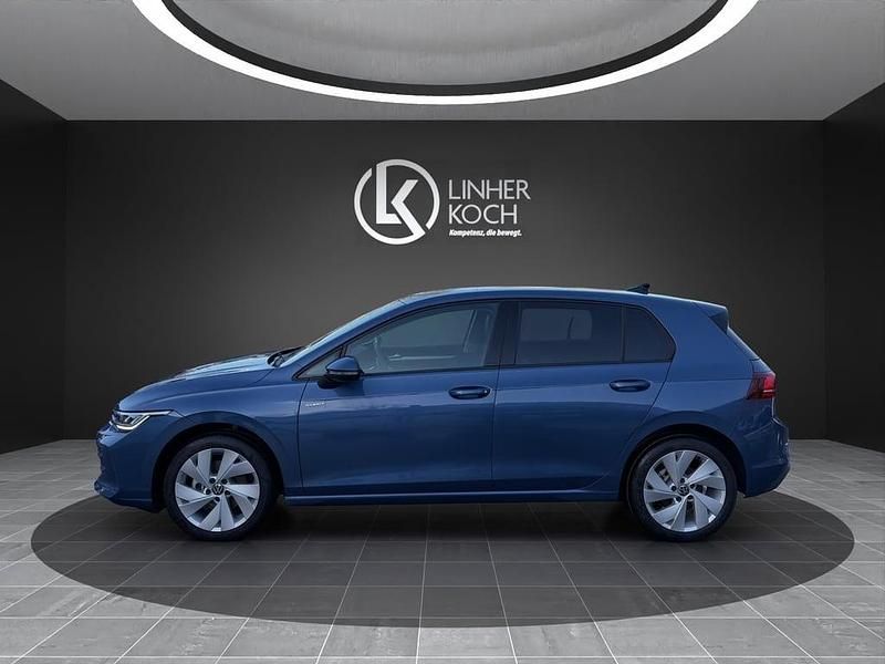 Neu VW Golf VIII 115 PS (84 kW) 2025 Mittelblau  normal Limousine