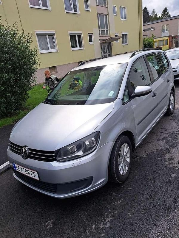 Gebraucht 2012 VW Touran Trendline Van / Kleinbus | € 4.999 - Bild 1/4