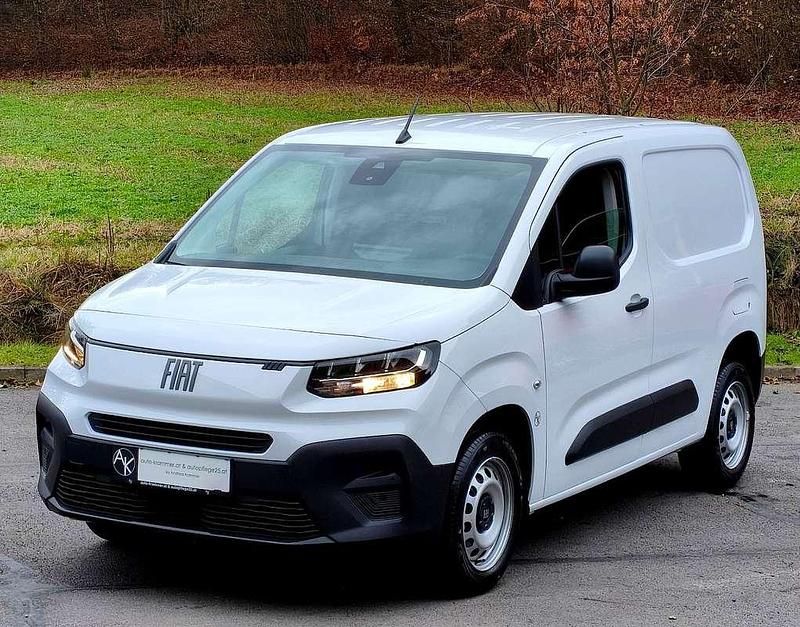 Neu Fiat Doblò 102 PS (75 kW) 2025 Weiß Van / Kleinbus