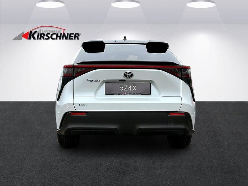 Neu Toyota bZ4X Lounge 164 kW (224 PS) 2026 Weiss  metallicperleffekt SUV