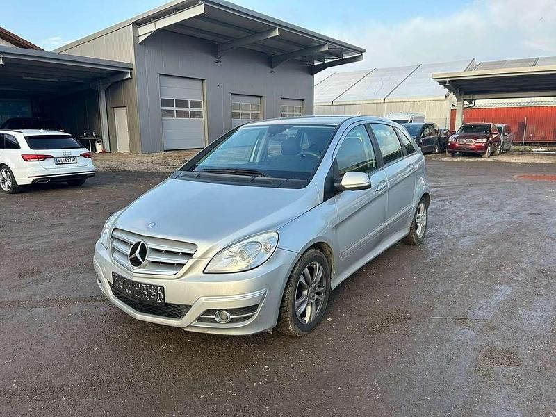 Grau Gebraucht 2009 Mercedes B180 Van / Kleinbus | € 4.500 (Superpreis) - Bild 1/4