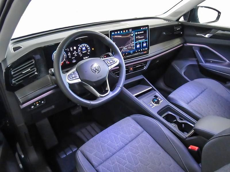 Gebraucht VW Tiguan 150 PS (110 kW) 2025 Dunkelblau  metallic SUV