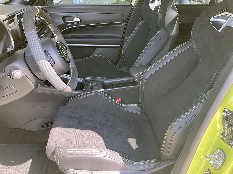 Neu Abarth 600e Scorpionissima 207 kW (282 PS) 2025 Grün SUV