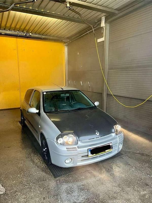 Gebraucht Renault Clio II 169 PS (124 kW) 2000 Limousine