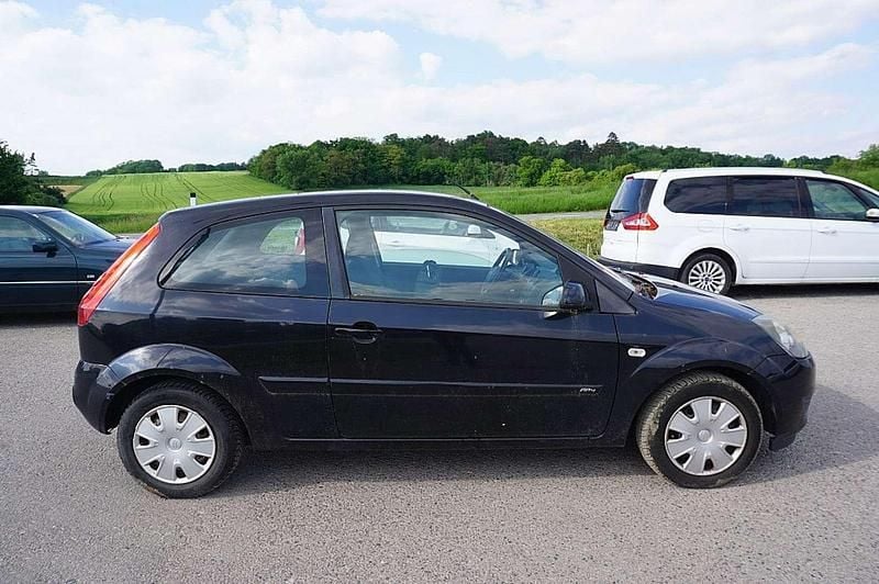 Gebraucht Ford Fiesta Ambiente 75 PS (55 kW) 2008 Schwarz Kleinwagen