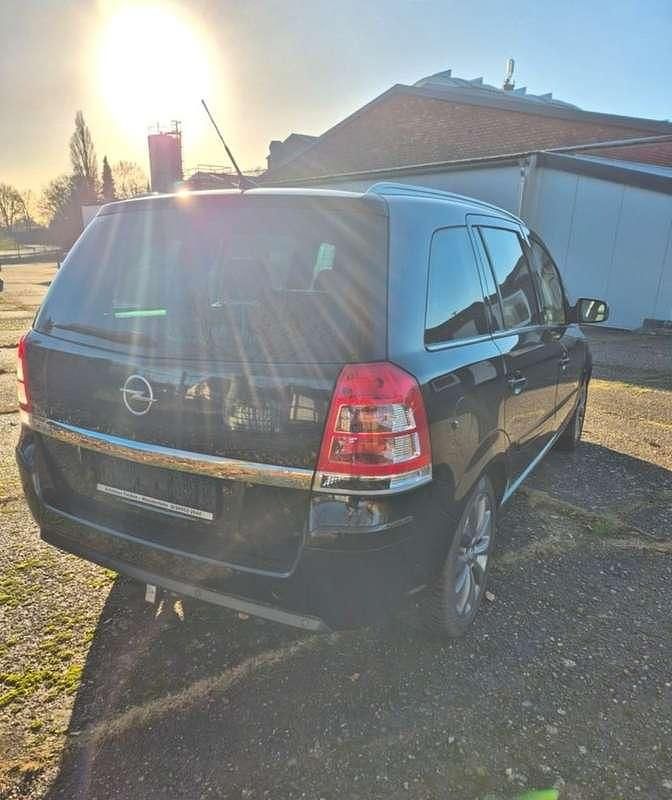 Gebraucht Opel Zafira 126 PS (92 kW) 2011 Van / Kleinbus