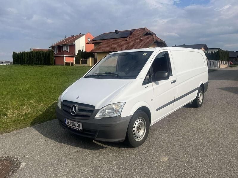 Weiß Gebraucht 2011 Mercedes Vito Van / Kleinbus | € 9.000 (Guter Preis) - Bild 1/4