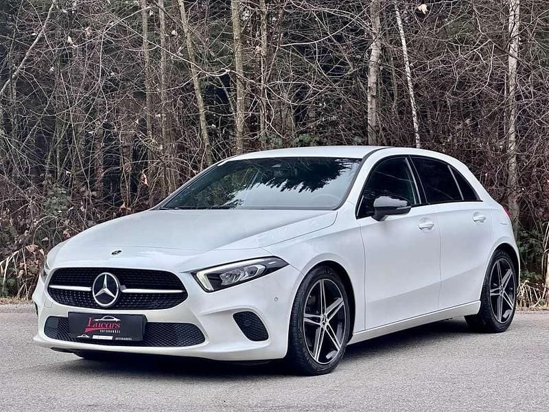 Weiß Gebraucht 2021 Mercedes A180 Night Kleinwagen | € 23.989 (Fairer Preis) - Bild 1/4